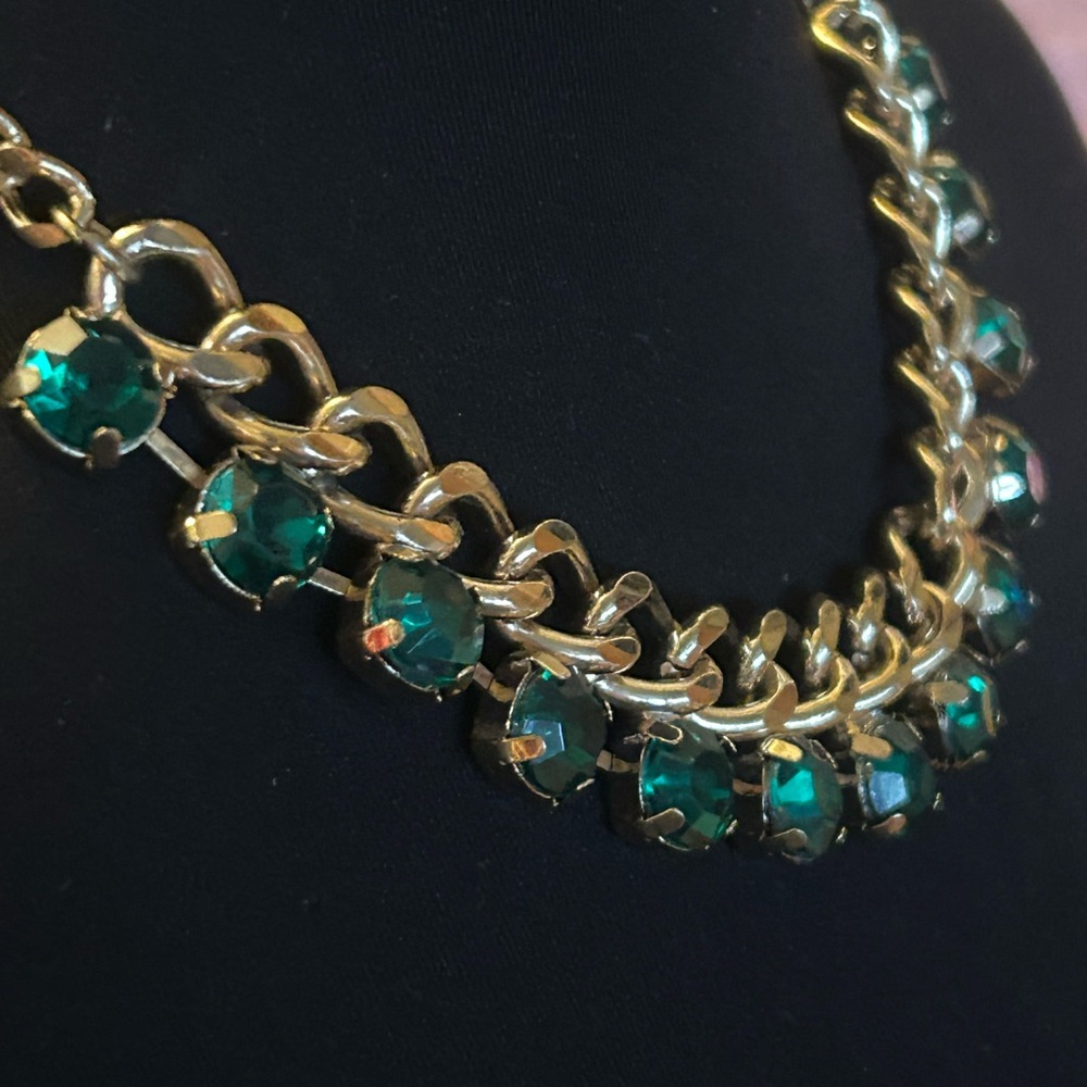 Vintage costume gold tone green gemstones dark necklace - Picture 6 of 6